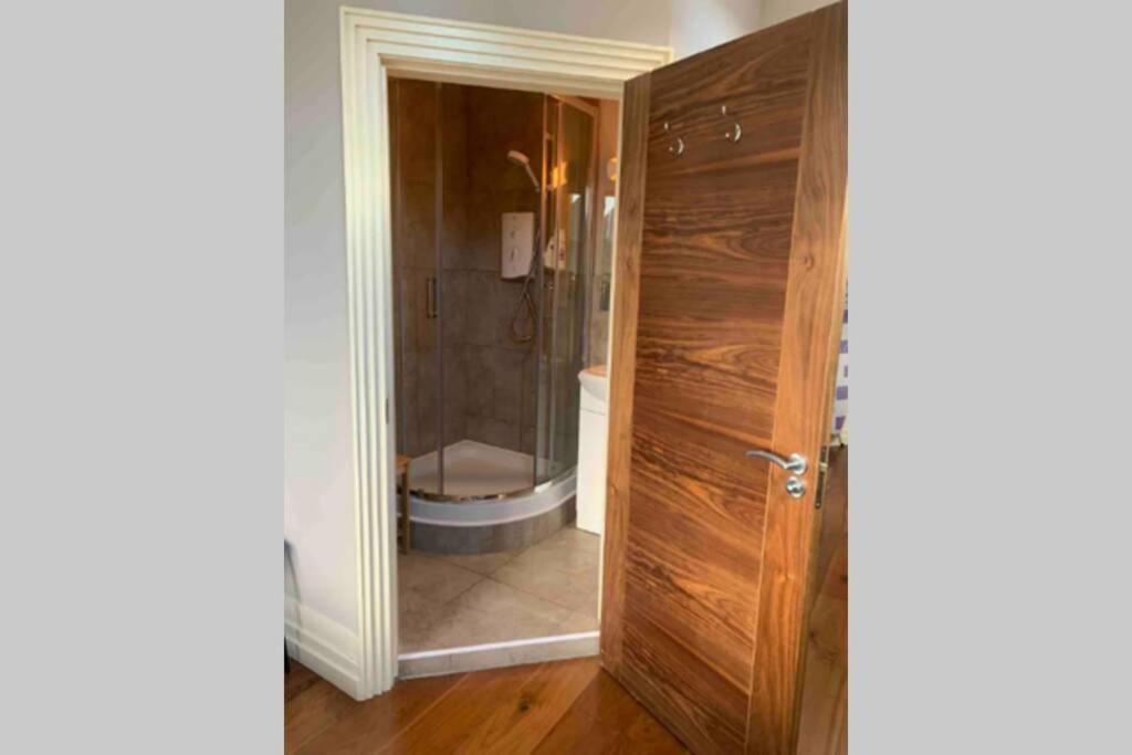 Centre Of Dingle Town - Luxury Holiday Apartment Eksteriør bilde